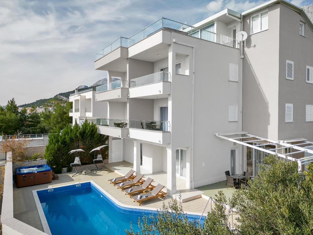 Lujnovic * Makarska