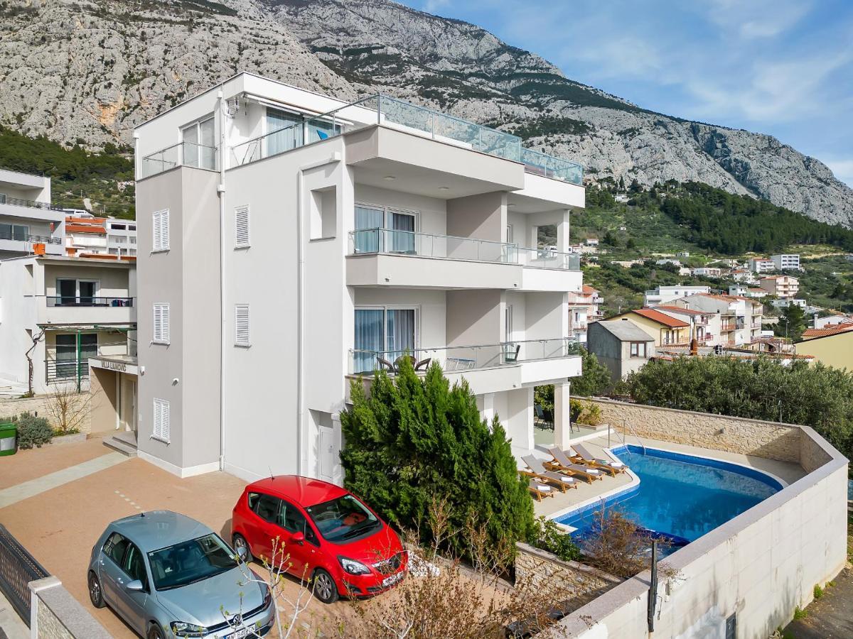 Lujnovic * Makarska