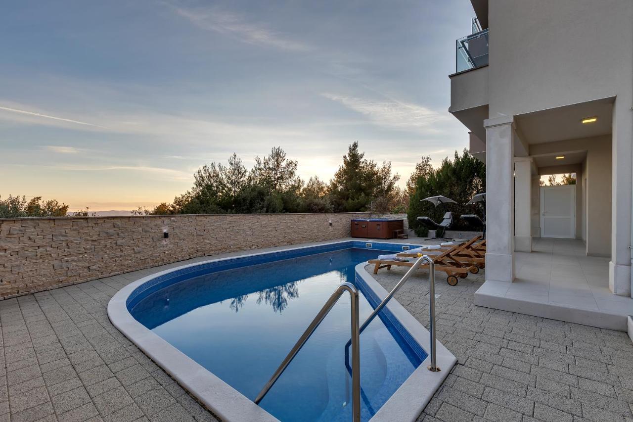 Lujnovic Apartman *